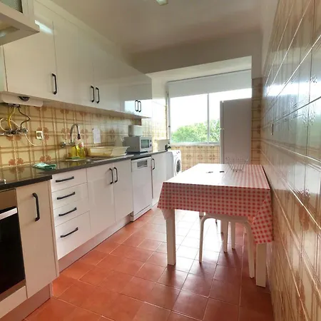 Carcavelos, 3 Bedroom Renovated, S. D. Rana *