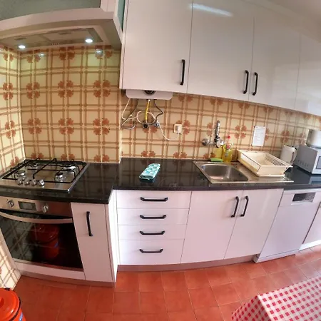 Carcavelos, 3 Bedroom Renovated, S. D. Rana *