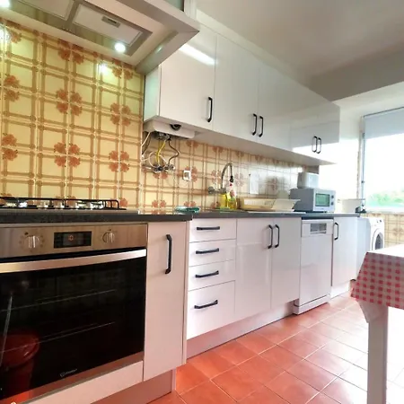 Daire Carcavelos, 3 Bedroom Renovated, S. D. Rana Carcavelos (Lisbon)