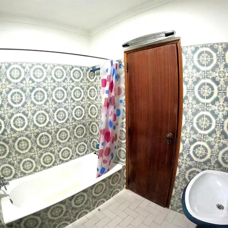 Carcavelos, 3 Bedroom Renovated, S. D. Rana Каркавелуш