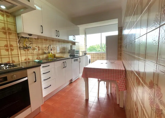 Carcavelos, 3 Bedroom Renovated, S. D. Rana *
