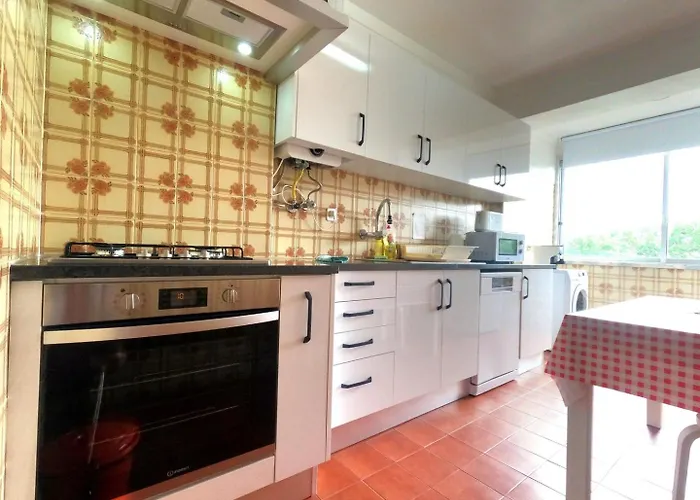 Daire Carcavelos, 3 Bedroom Renovated, S. D. Rana Carcavelos (Lisbon)