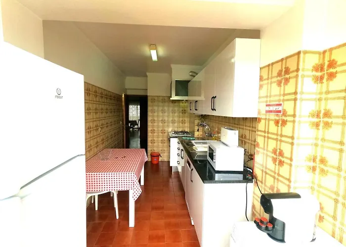 Daire Carcavelos, 3 Bedroom Renovated, S. D. Rana *