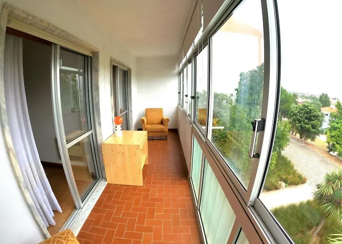 Carcavelos, 3 Bedroom Renovated, S. D. Rana *