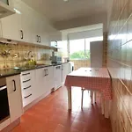 Carcavelos, 3 Bedroom Renovated, S. D. Rana *