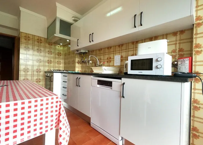 Carcavelos, 3 Bedroom Renovated, S. D. Rana * Carcavelos (Lisbon)