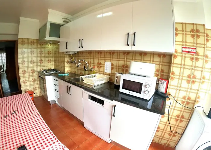 Carcavelos, 3 Bedroom Renovated, S. D. Rana * Carcavelos (Lisbon)